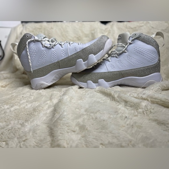 2019Womens Air Jordan 11 Retro 'Vast Grey' size 11 - Picture 2 of 6